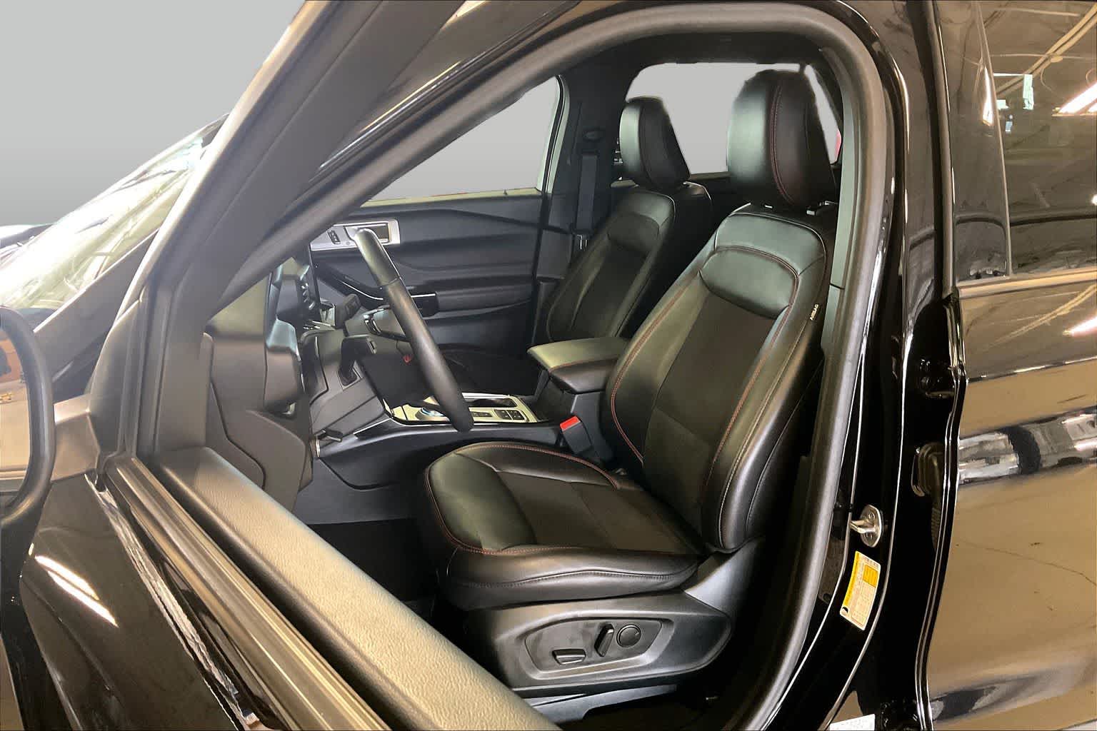 View vehicle photo 7