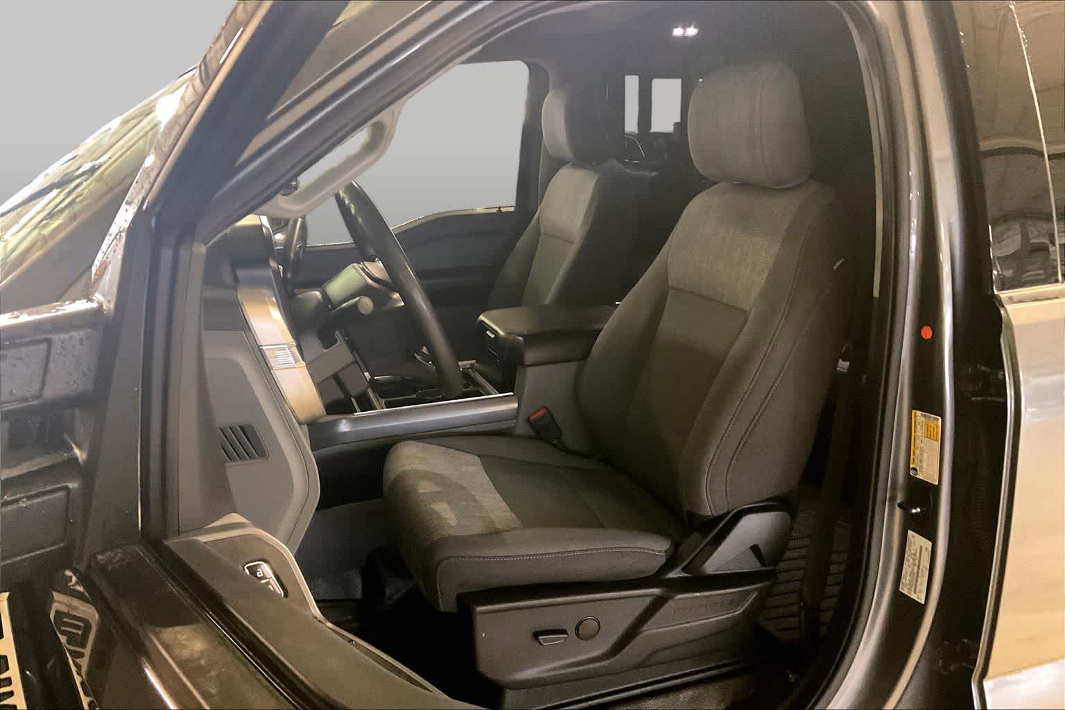 View vehicle photo 7