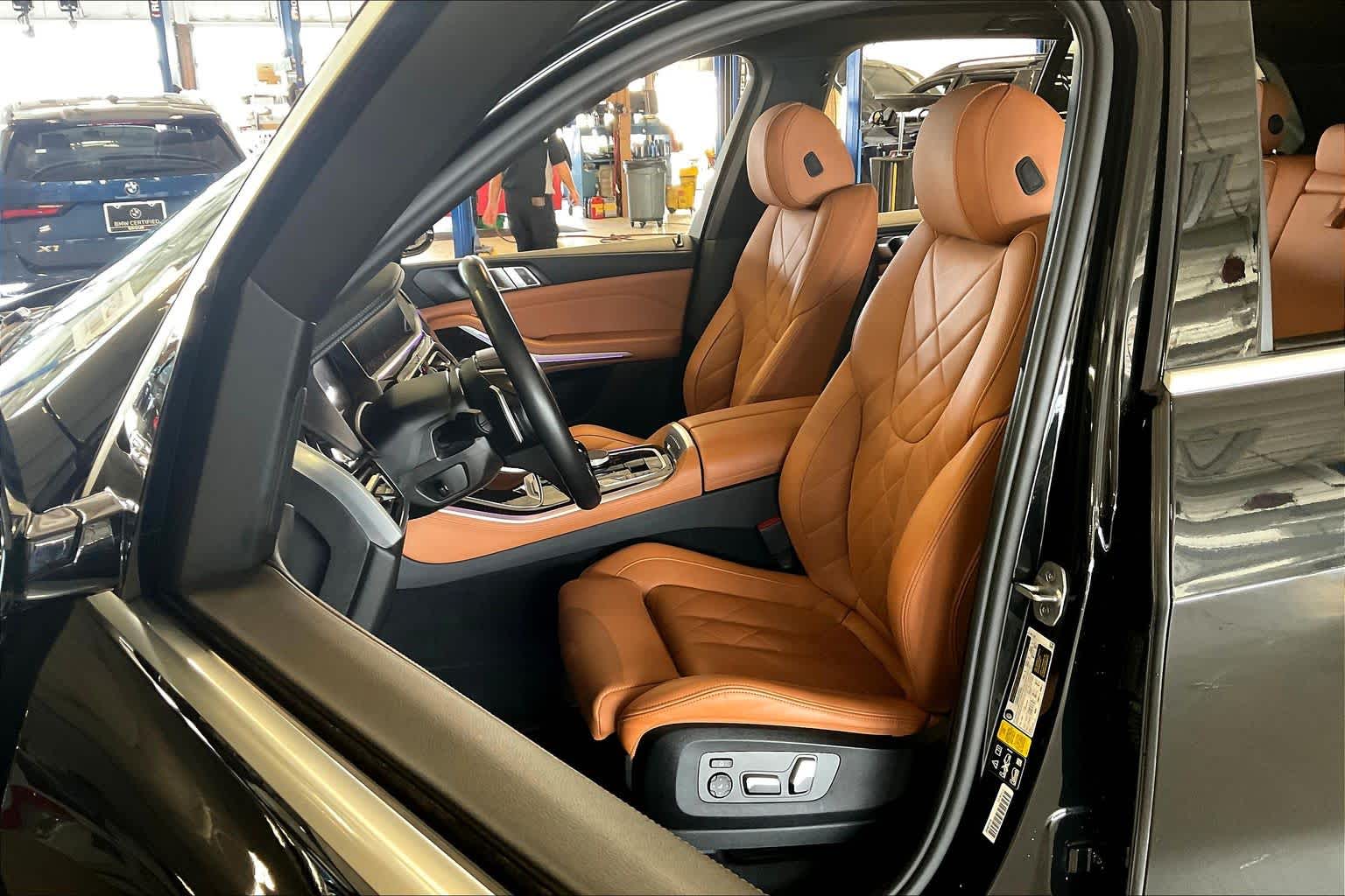 View vehicle photo 7