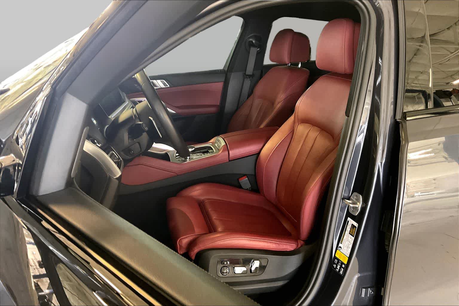 View vehicle photo 7
