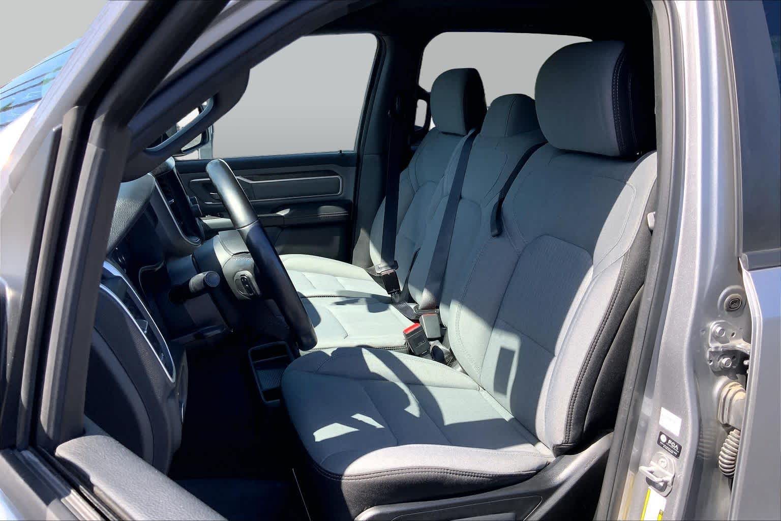 View vehicle photo 7