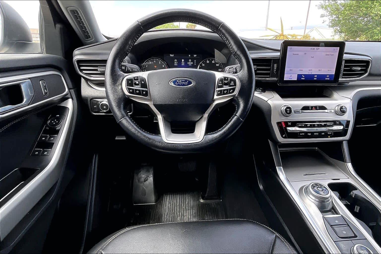 View vehicle photo 6
