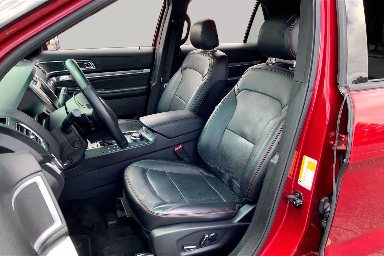 View vehicle photo 7