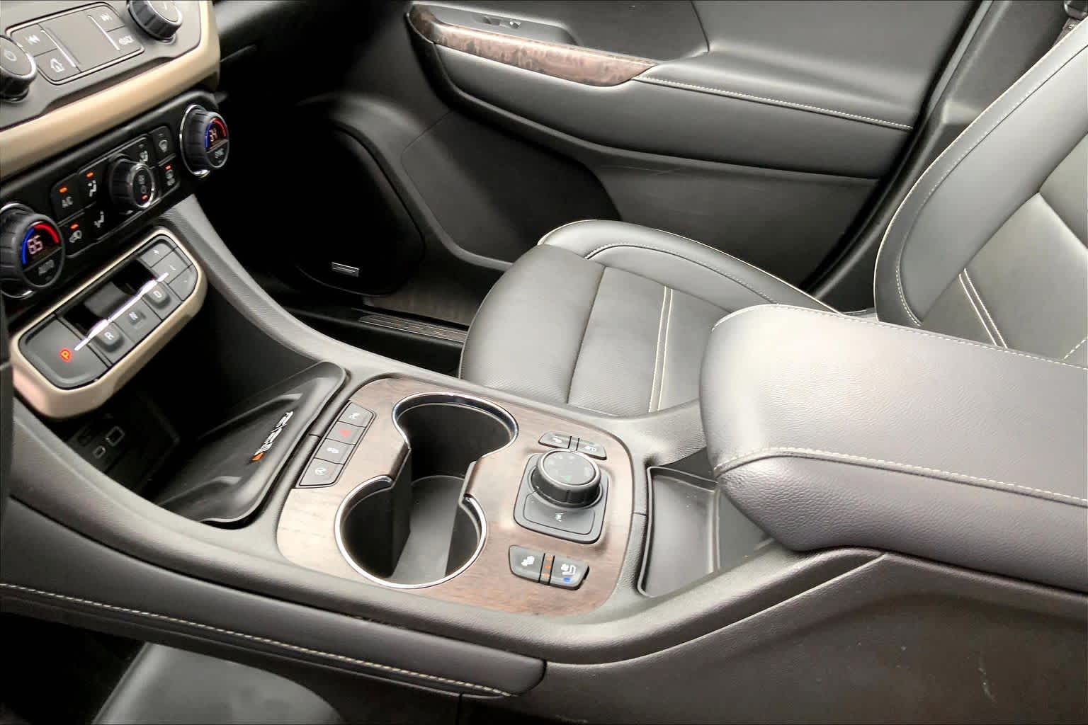Used 2023 WHITE FROST TRICOAT GMC Denali image 16