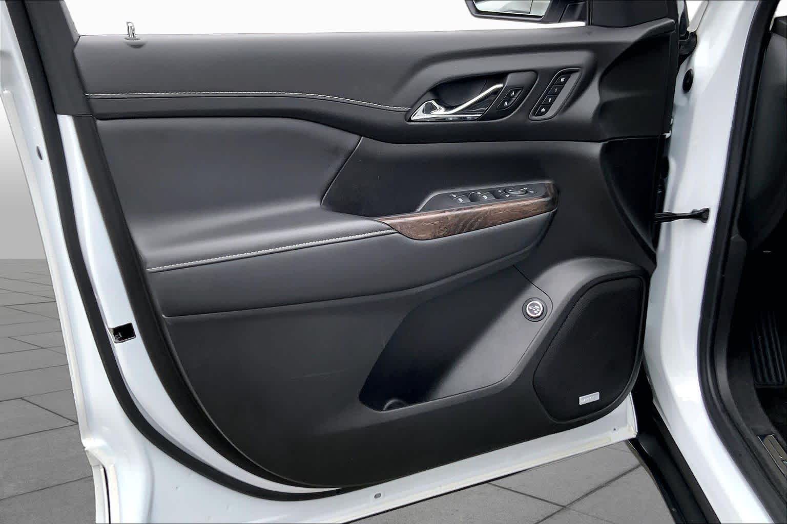 Used 2023 WHITE FROST TRICOAT GMC Denali image 22