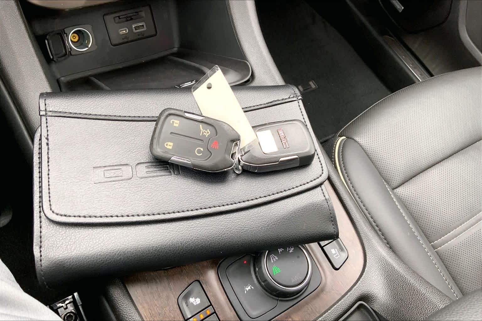 Used 2023 WHITE FROST TRICOAT GMC Denali image 14