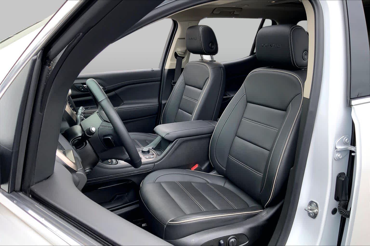 Used 2023 WHITE FROST TRICOAT GMC Denali image 9