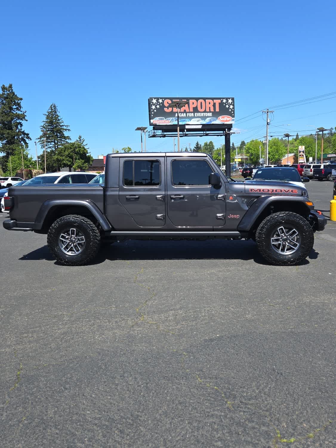 View vehicle photo 4