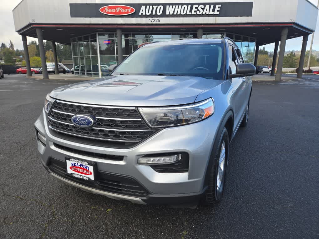 Iconic Silver Metallic 2023 Ford Explorer XLT AWD SUV / Crossover All-Wheel Drive Automatic