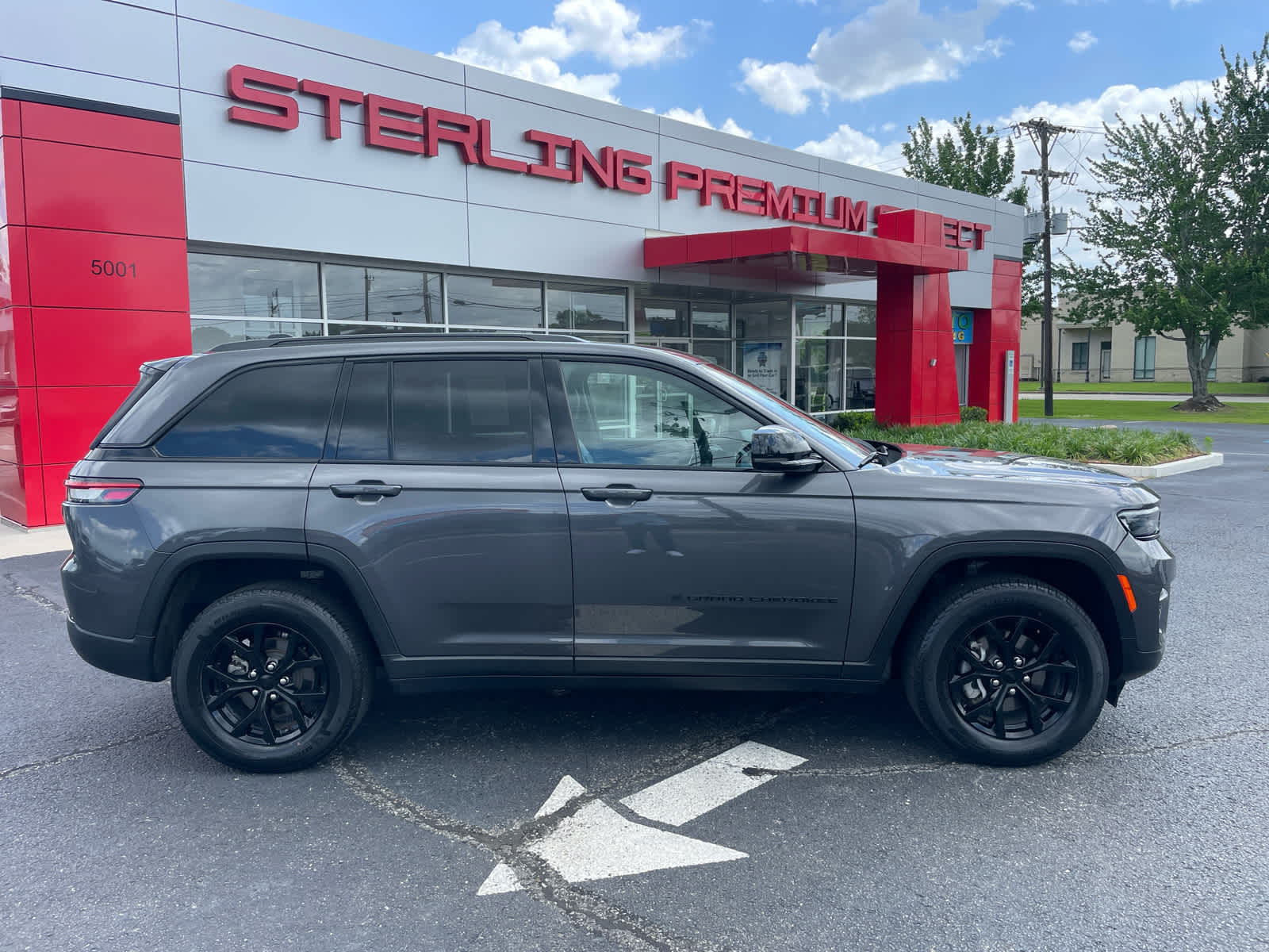 Baltic Gray Metallic Clearcoat 2024 Jeep Grand Cherokee SUV / Crossover 4X2 8-Speed Automatic