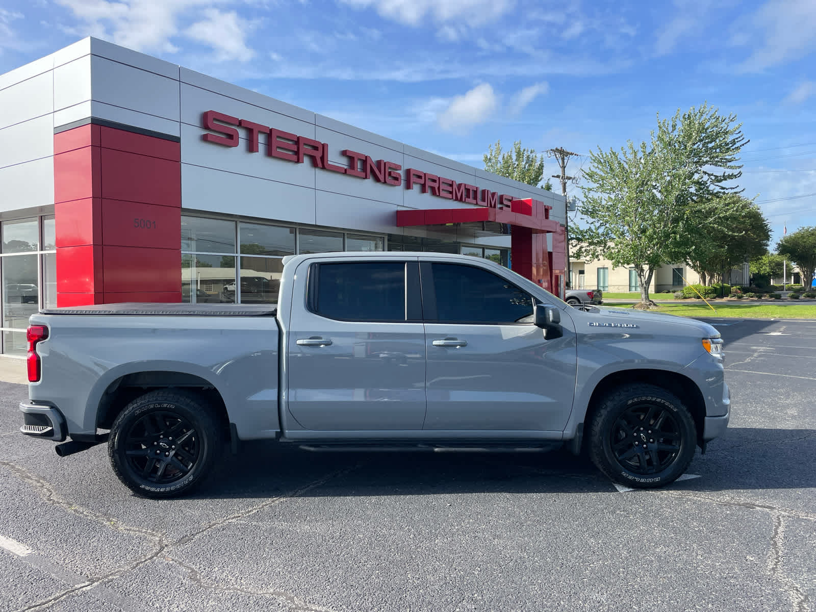 Slate Gray Metallic 2024 Chevrolet Silverado 1500 RST Crew Cab 4WD Pickup Truck Four-Wheel Drive Automatic