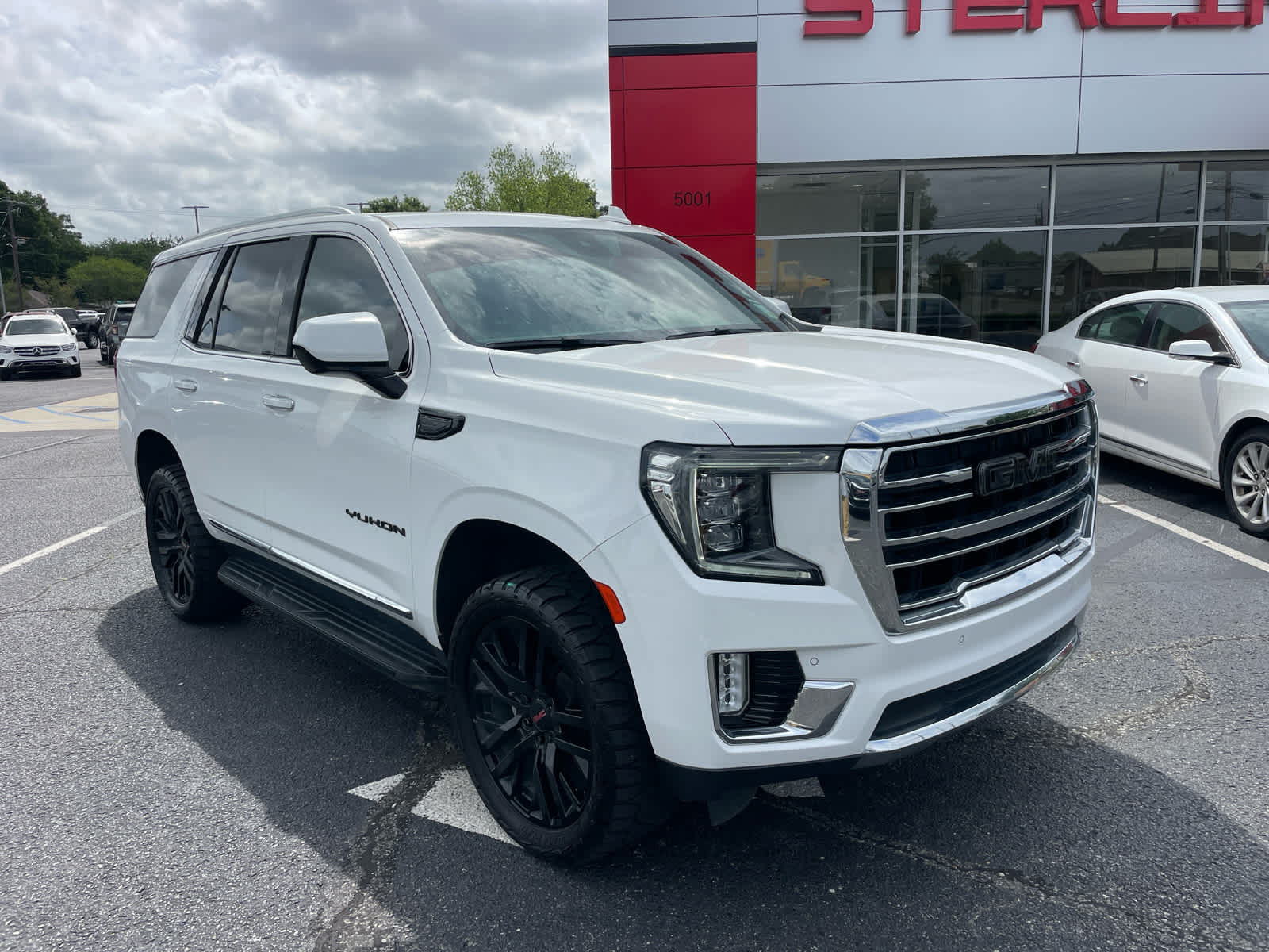 View vehicle photo 3