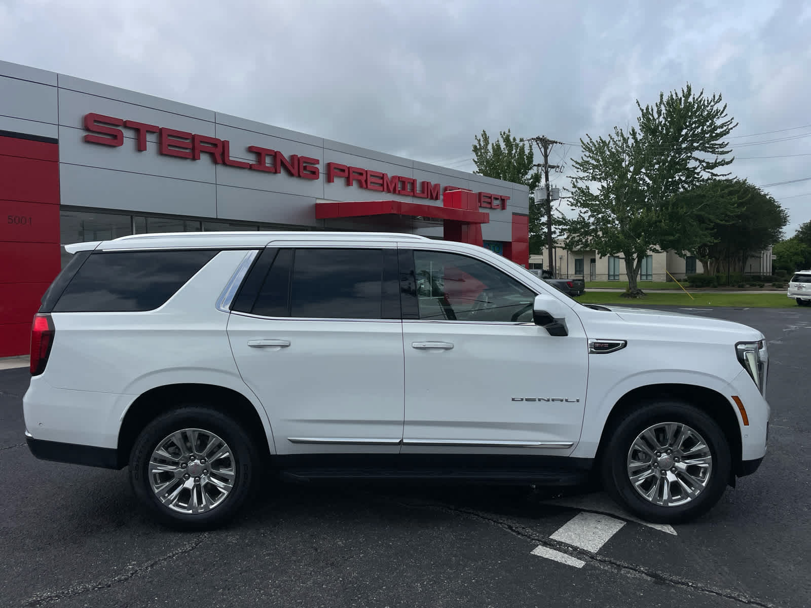 Summit White 2025 GMC Yukon SUV / Crossover Four-Wheel Drive Automatic