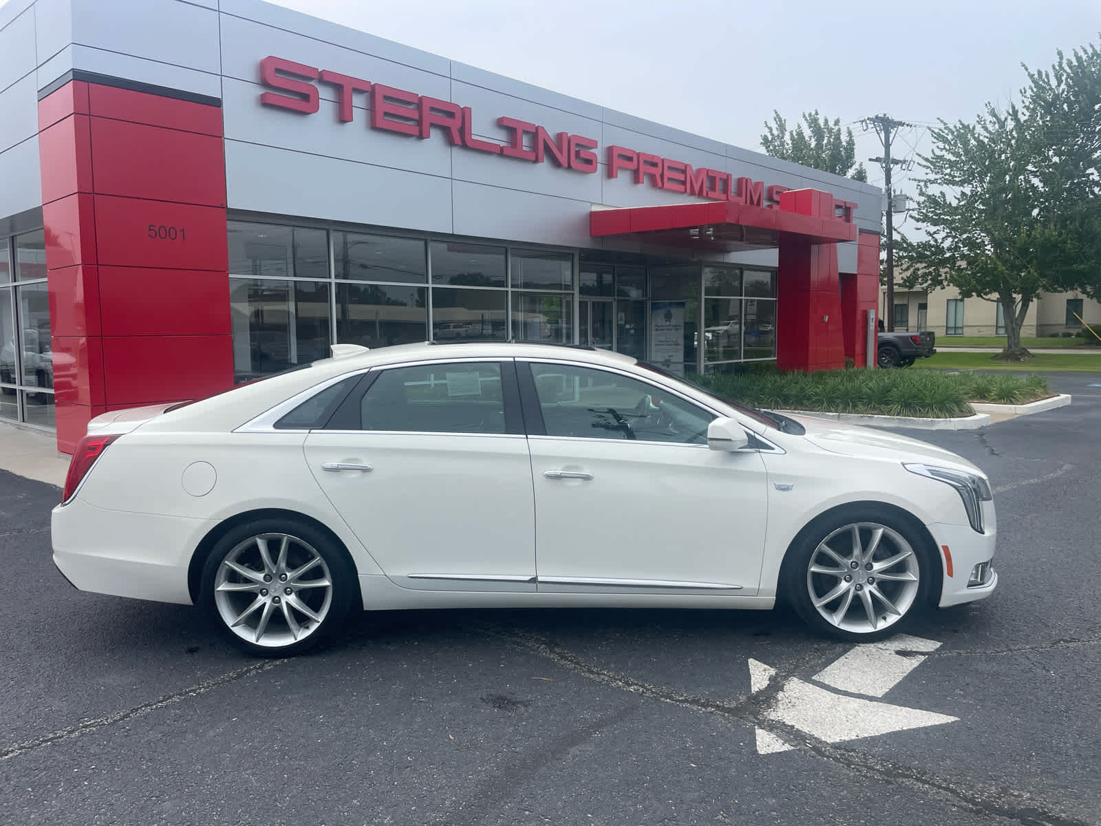 Crystal White Tricoat 2019 Cadillac XTS Sedan All-Wheel Drive 6-Speed Automatic