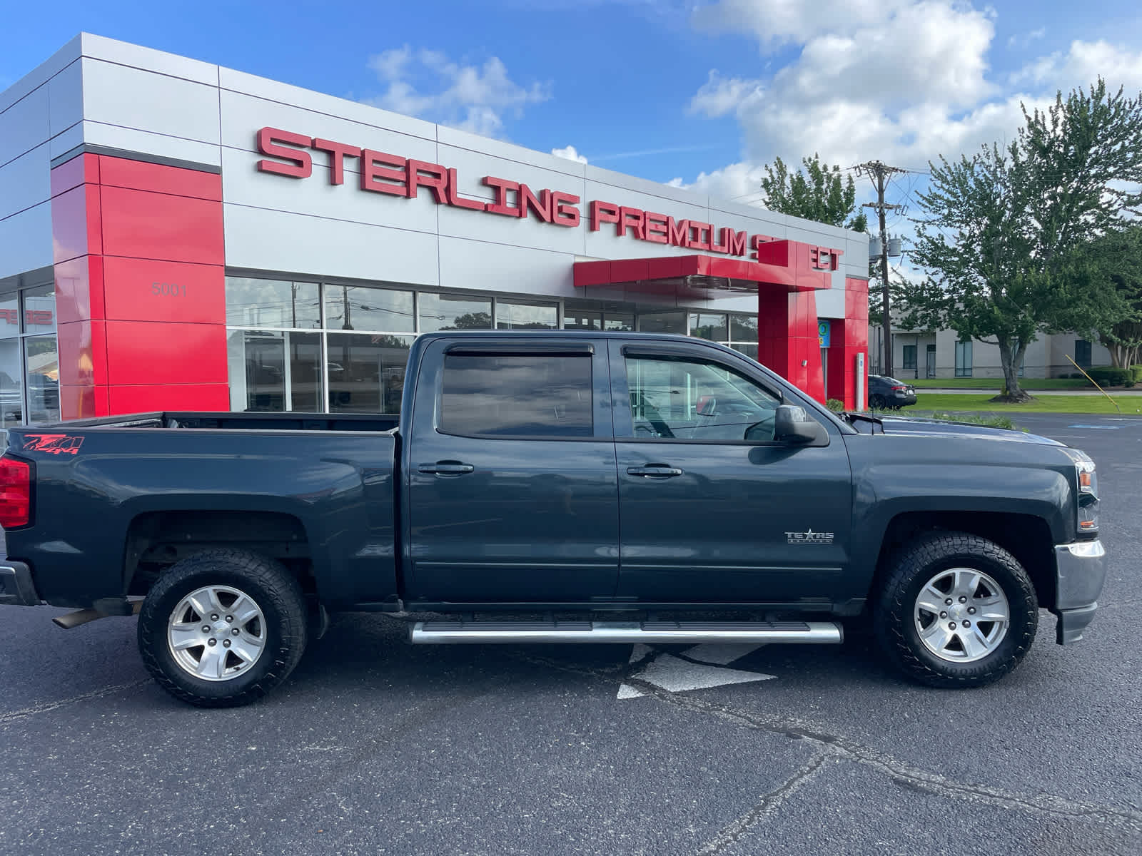Gray (Graphite Metallic) 2018 Chevrolet Silverado 1500 Pickup Truck Four-Wheel Drive 6-Speed Automatic