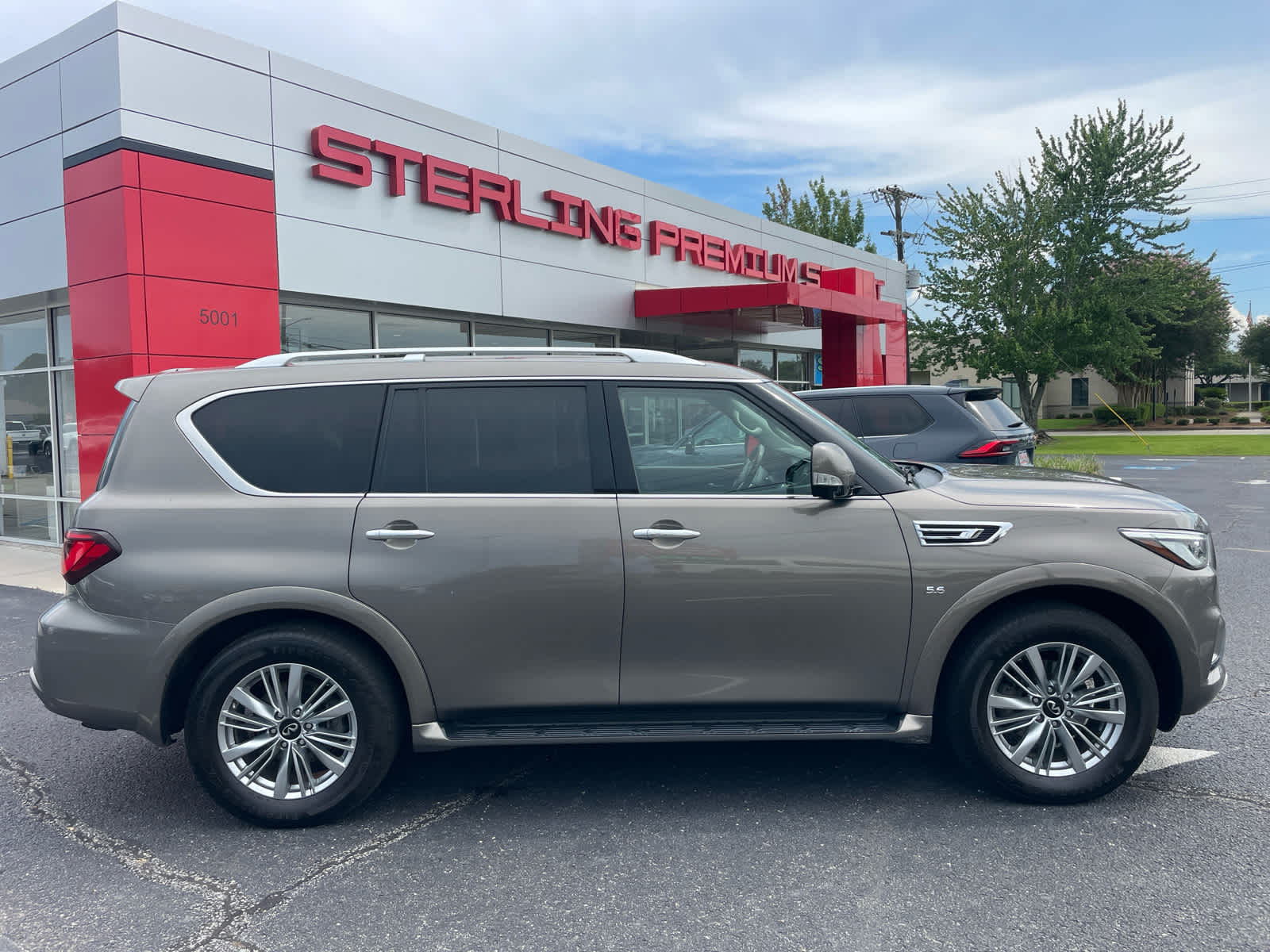 2019 INFINITI QX80 Luxe 4WD