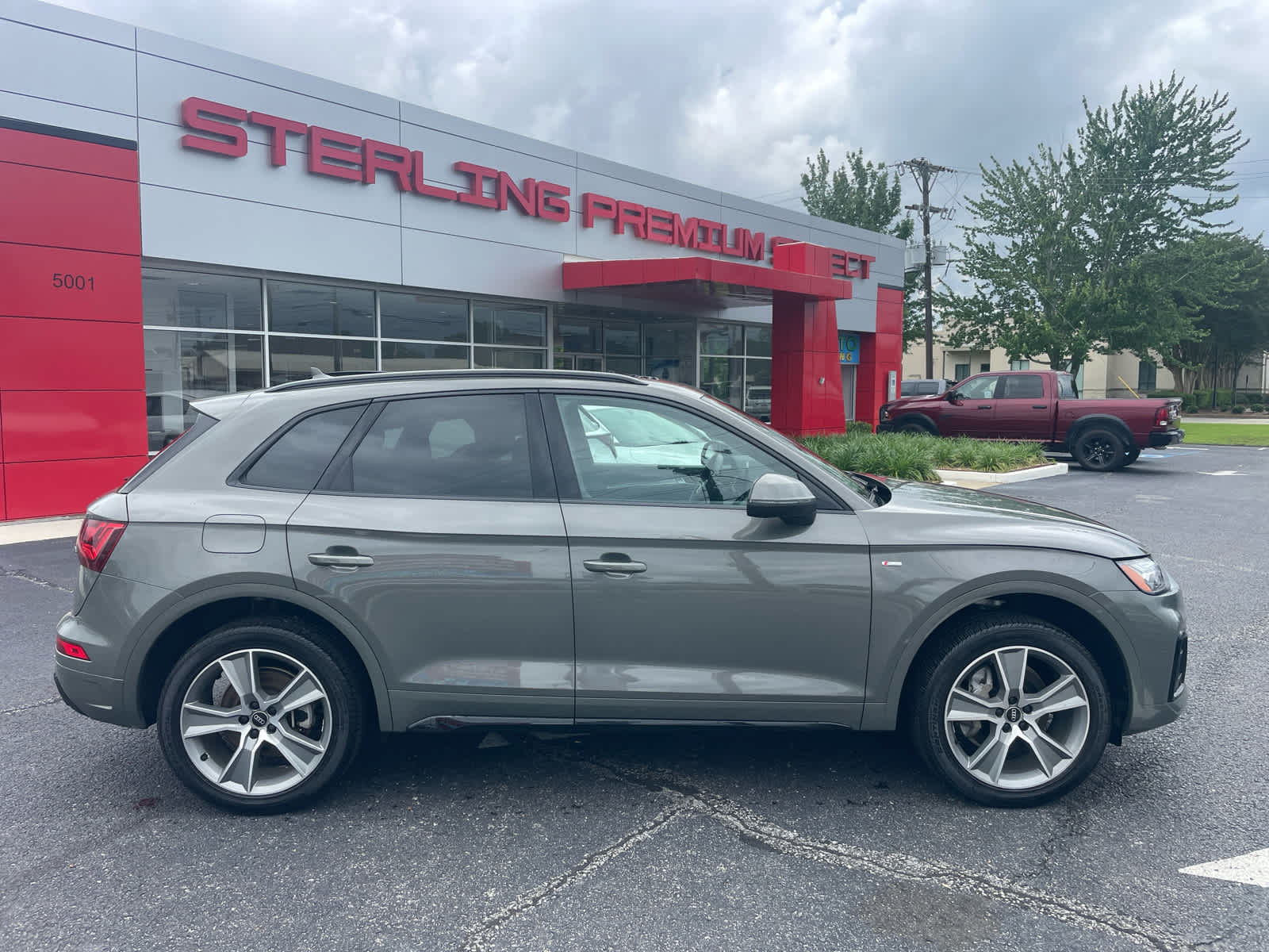 Chronos Gray Metallic 2025 Audi Q5 SUV / Crossover All-Wheel Drive 7-Speed Automatic