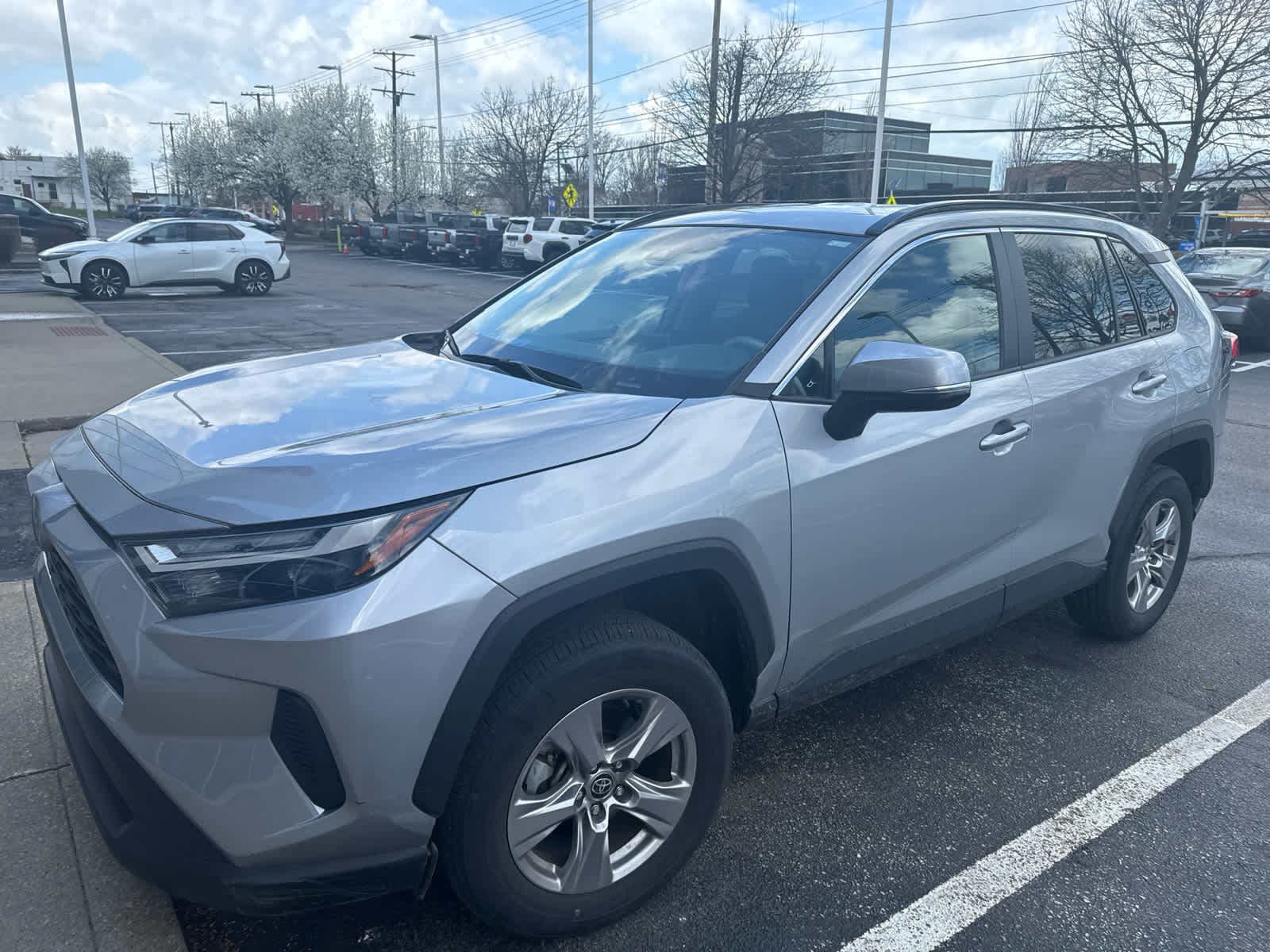 Silver Sky Metallic 2023 Toyota RAV4 XLE AWD SUV / Crossover All-Wheel Drive 8-Speed Automatic