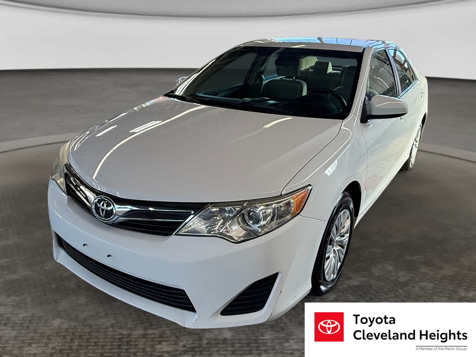 Super White 2014 Toyota Camry Sedan Front-Wheel Drive 6-Speed Automatic