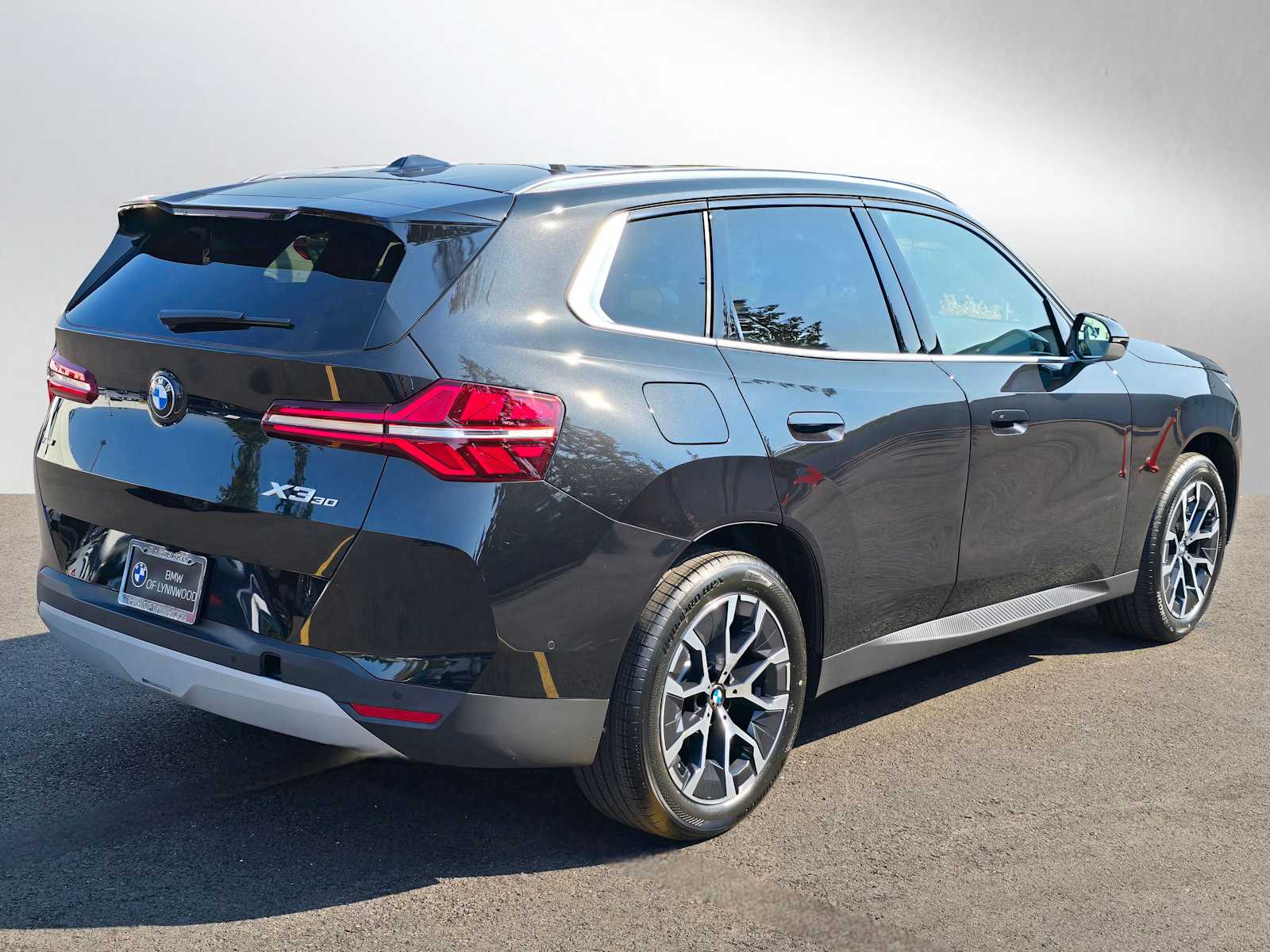 View vehicle photo 3