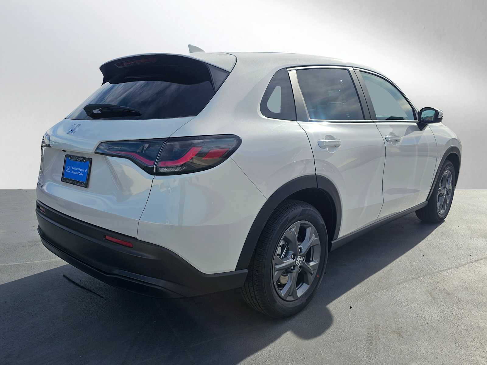 View vehicle photo 3