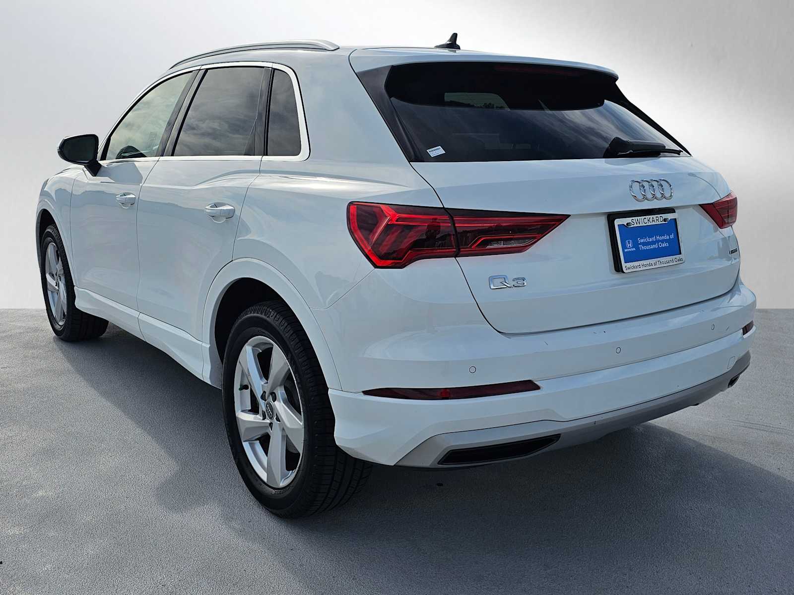 View vehicle photo 5