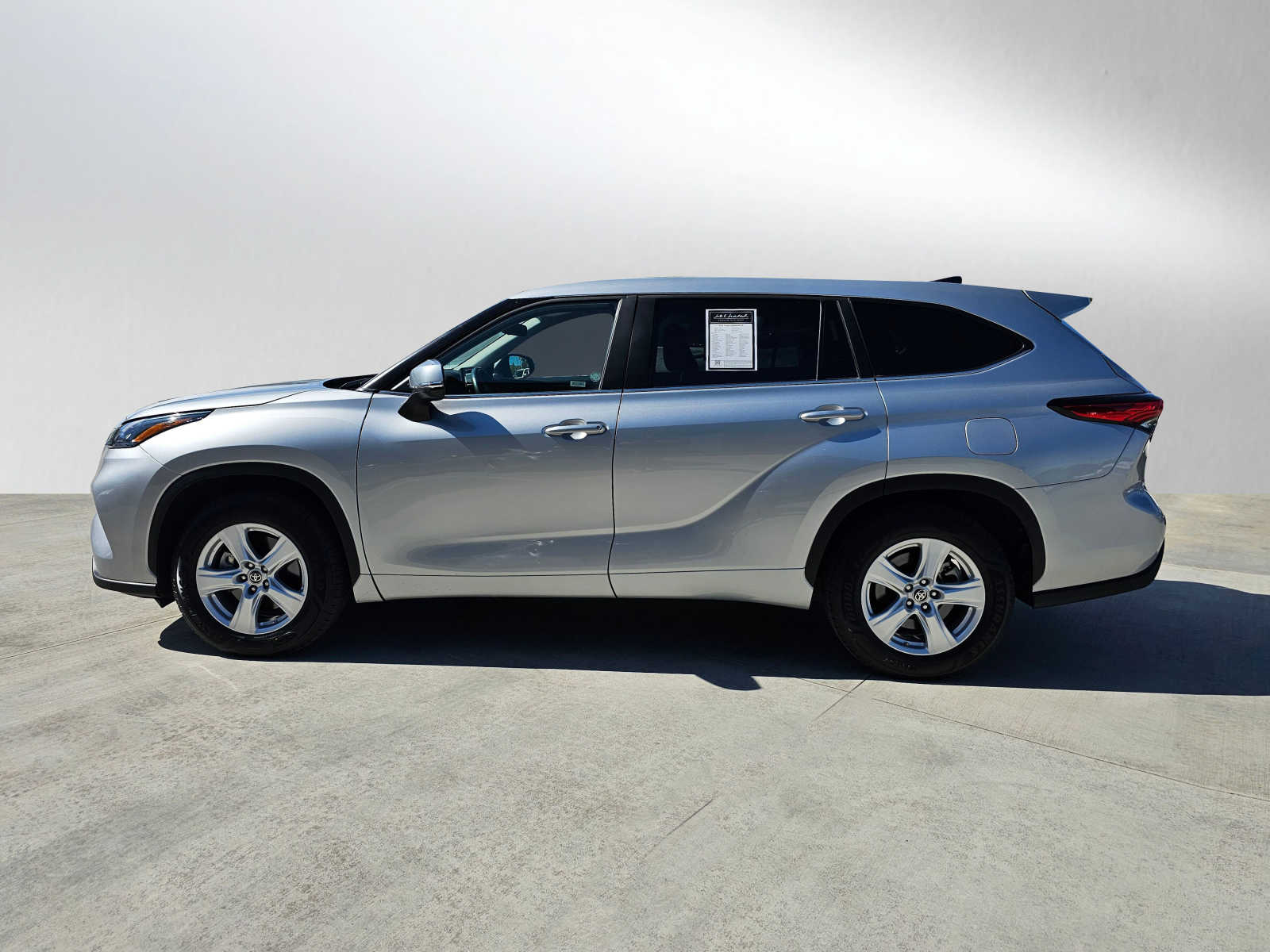 Used 2023 Toyota Highlander LE with VIN 5TDKDRAH6PS502377 for sale in Kailua Kona, HI