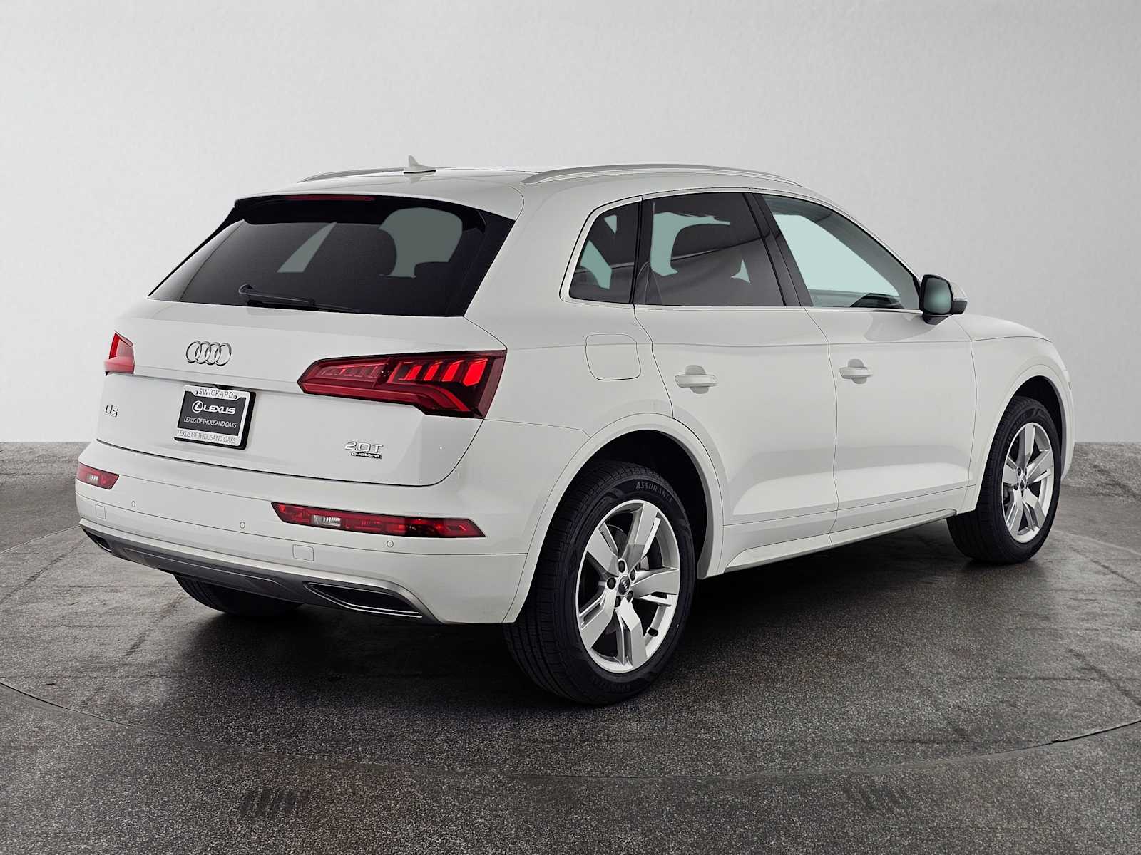 View vehicle photo 3
