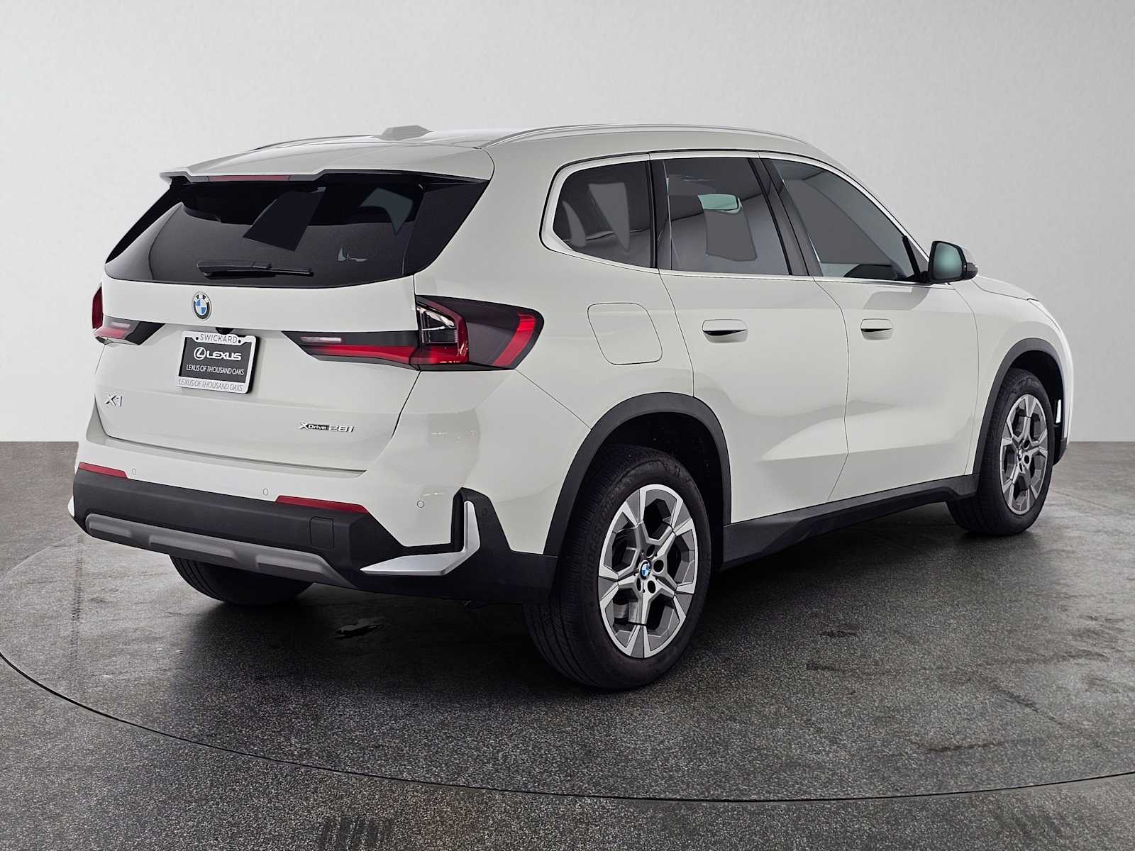 View vehicle photo 3