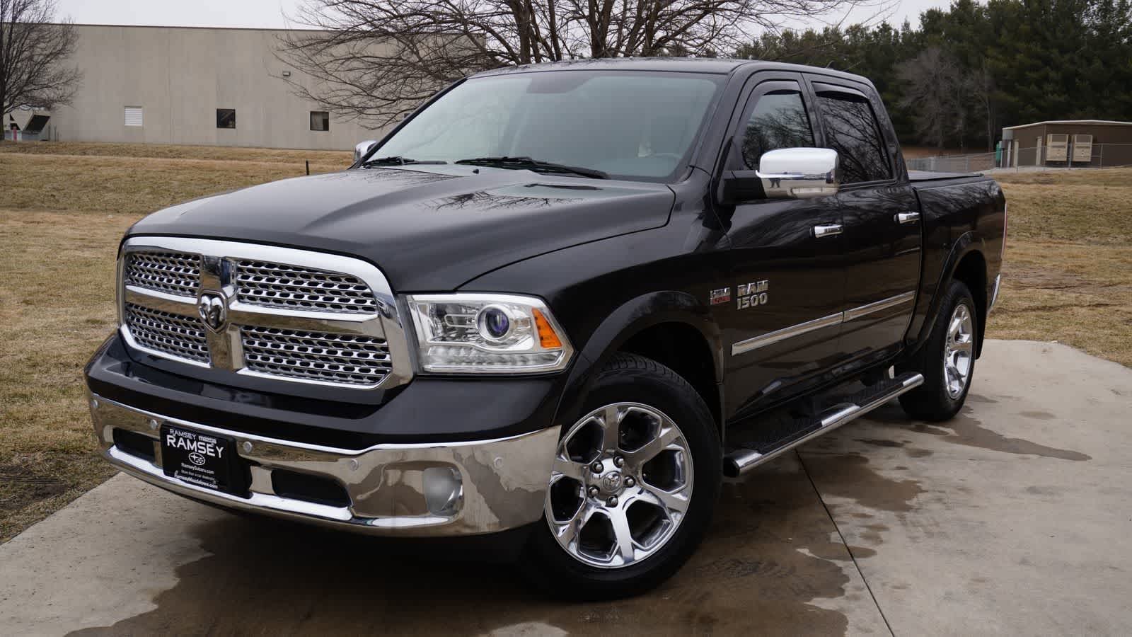 2017 RAM 1500 Laramie Crew Cab 4WD