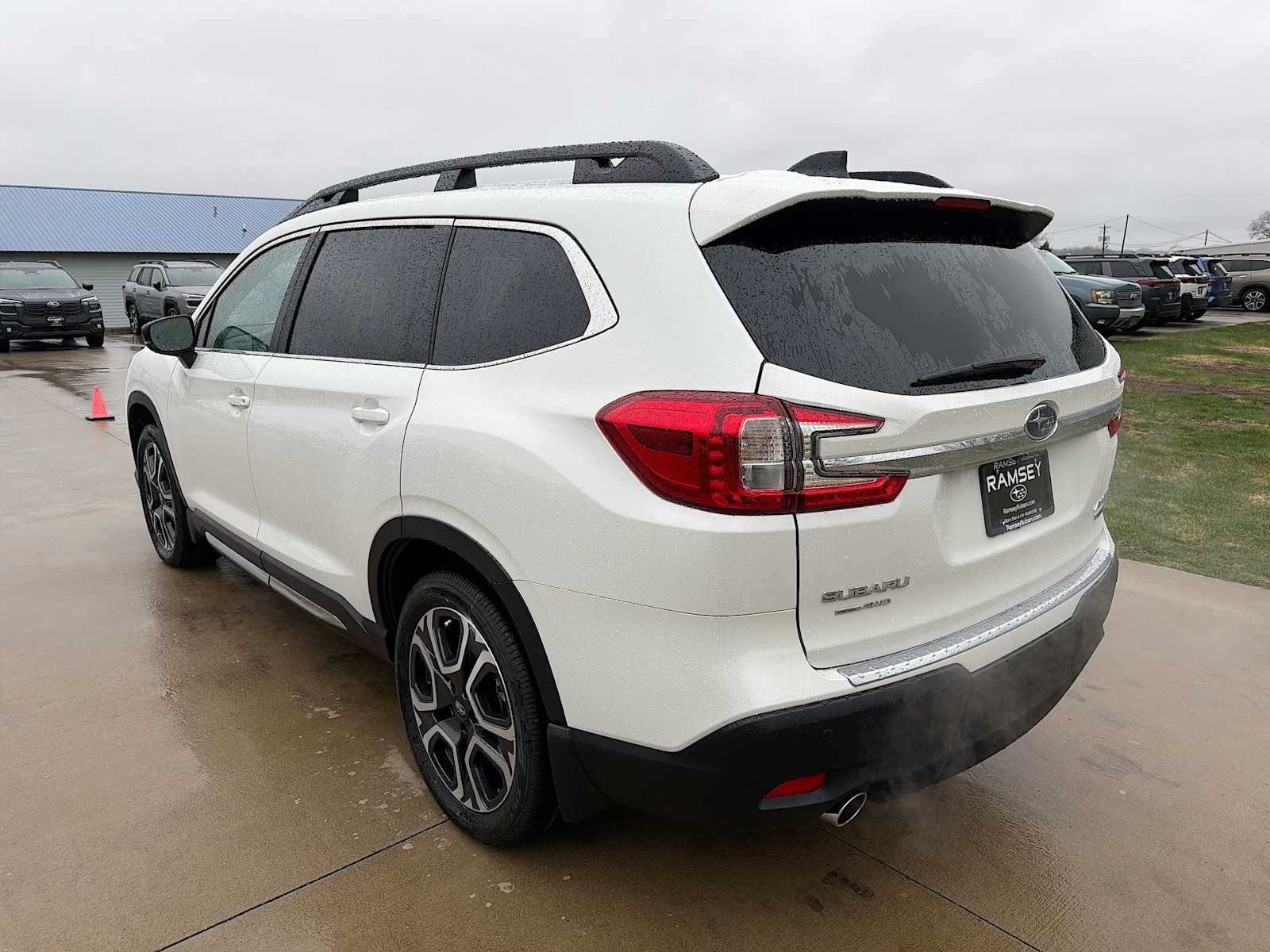 View vehicle photo 4