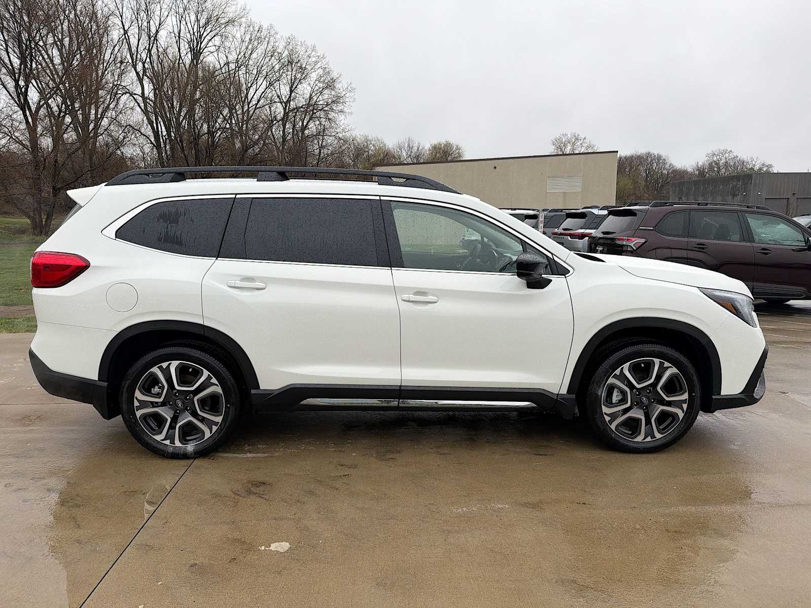 View vehicle photo 7