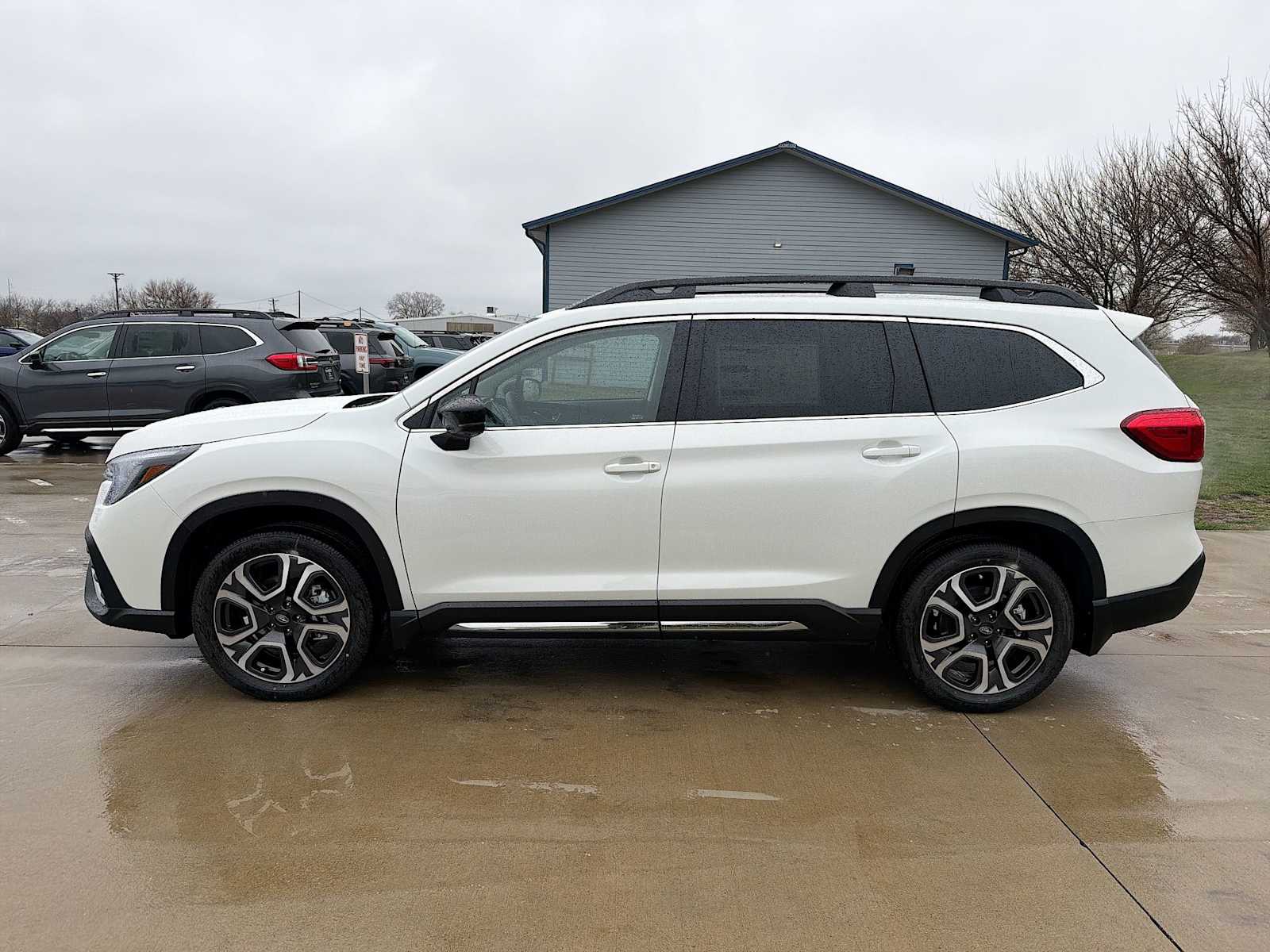 View vehicle photo 3