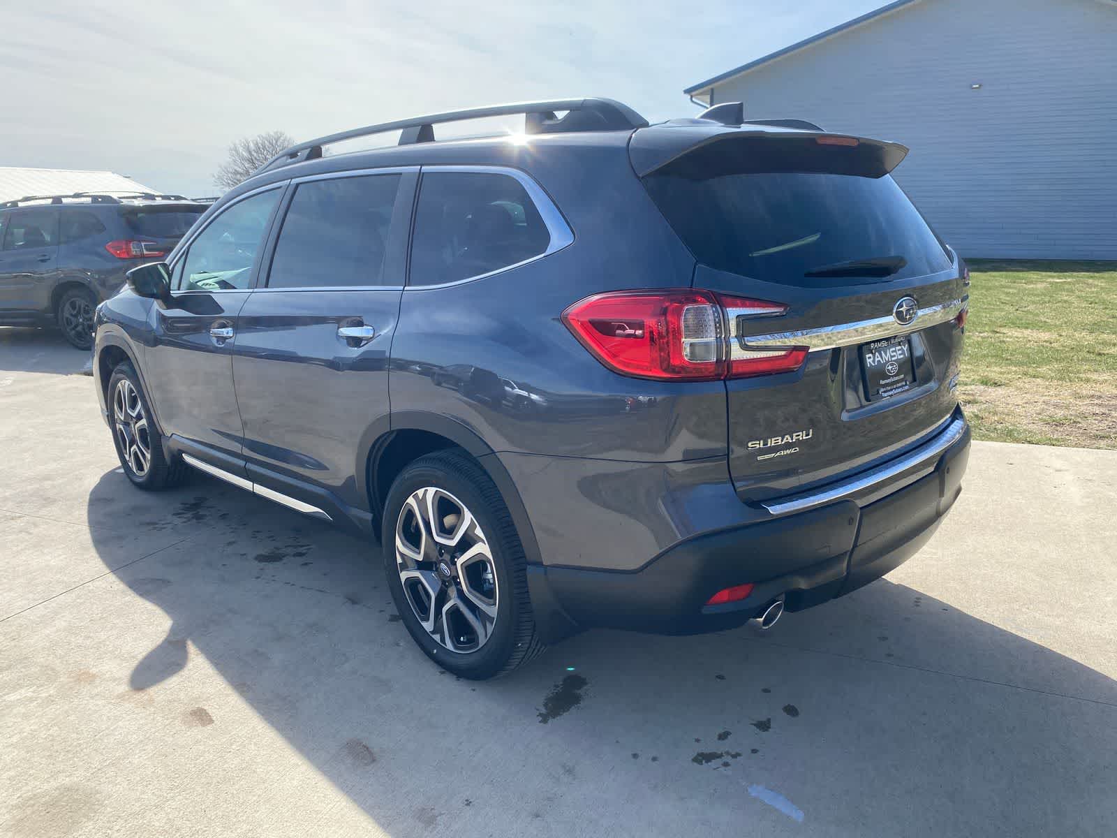View vehicle photo 4