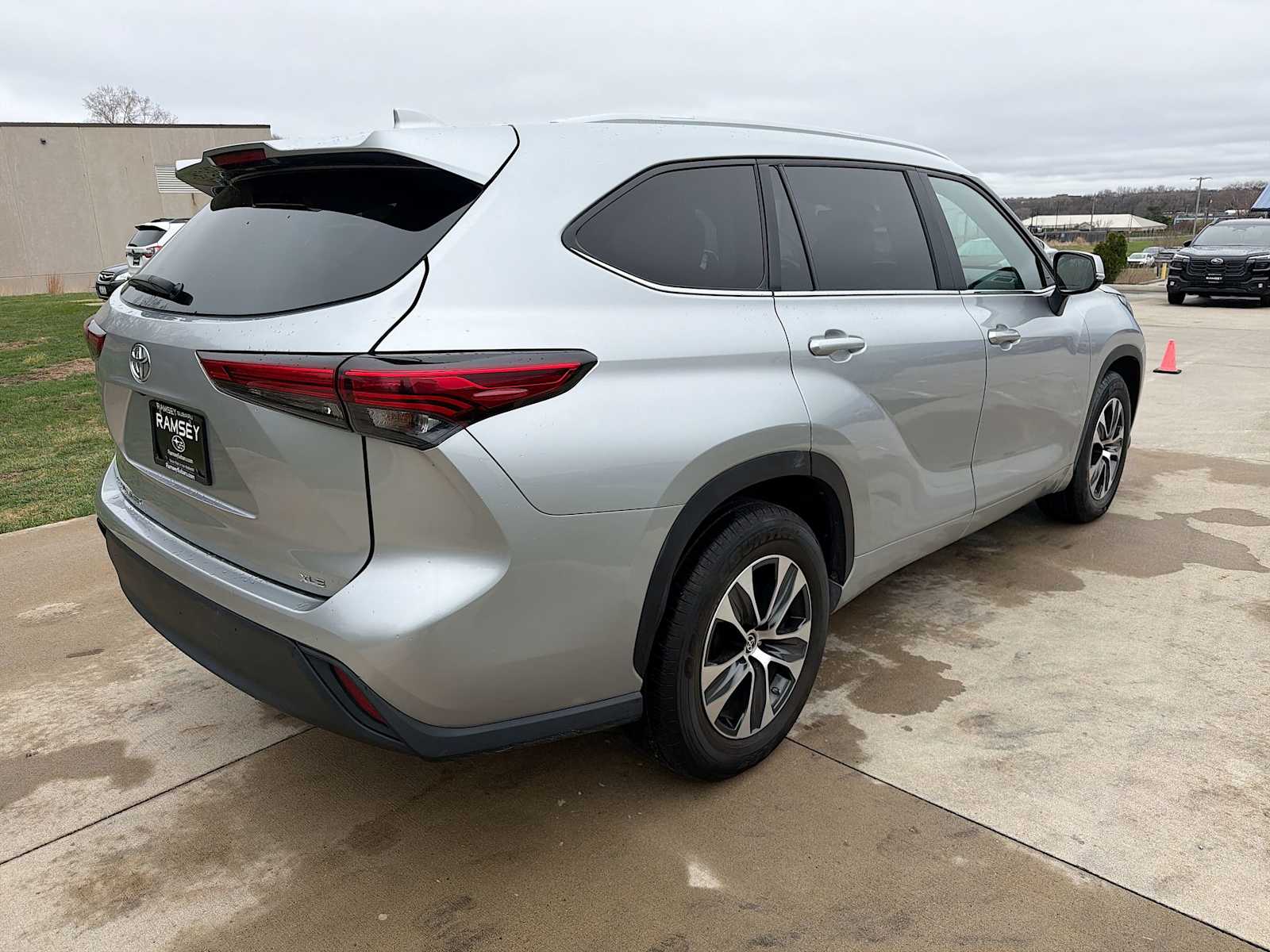 View vehicle photo 6