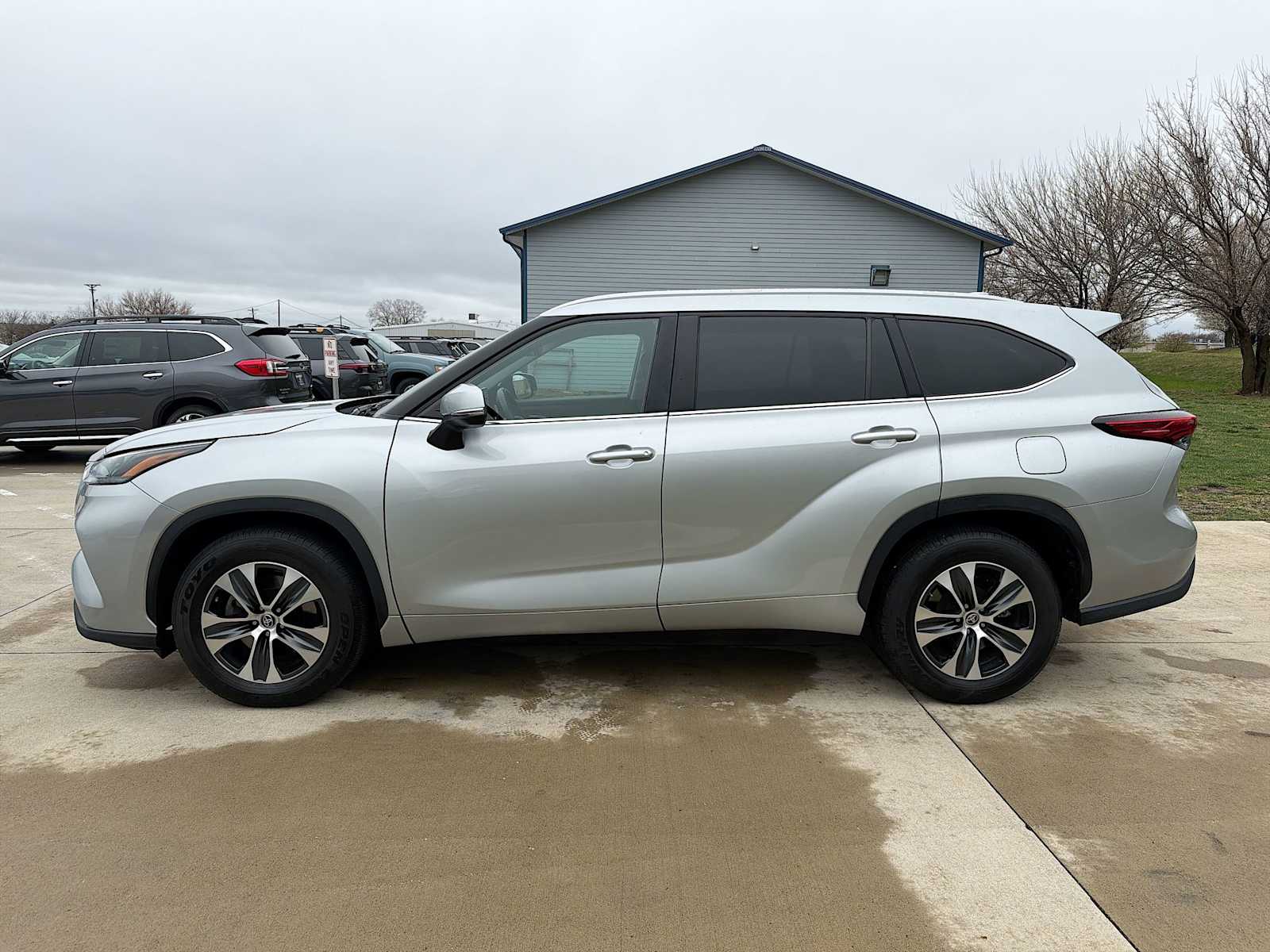 View vehicle photo 3