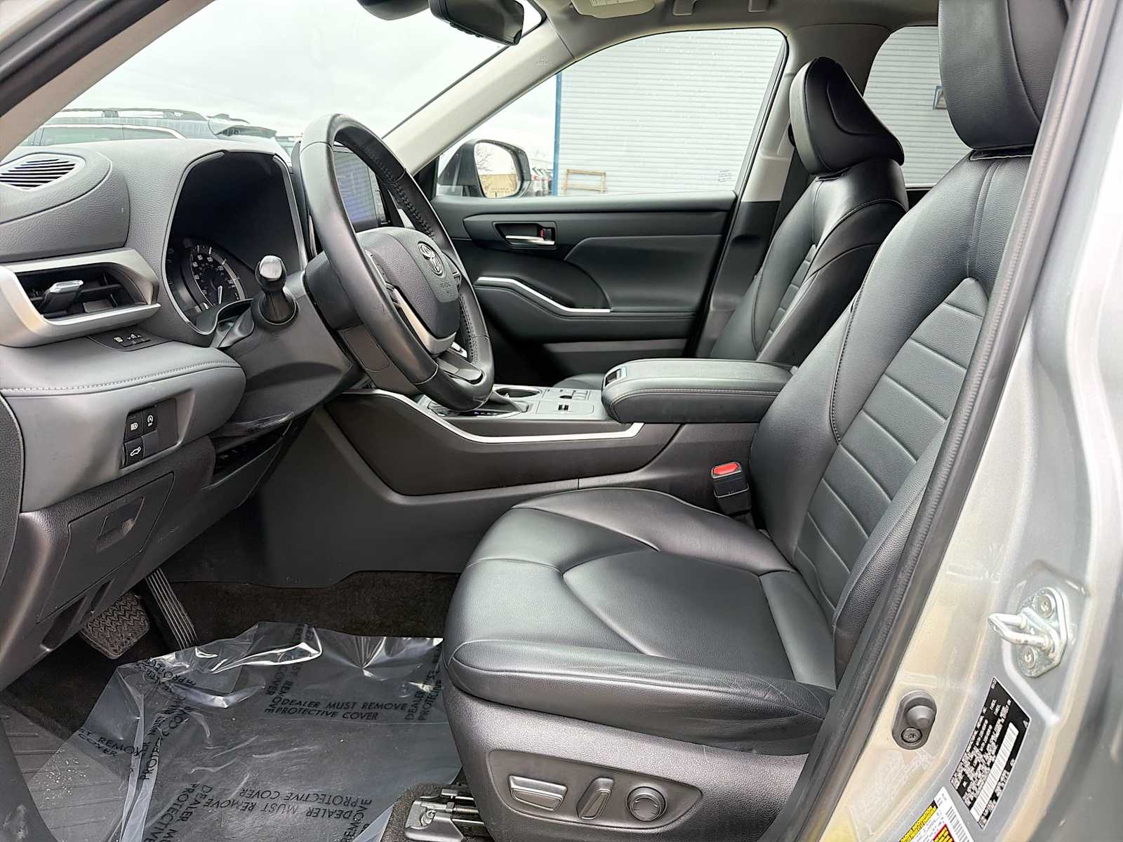 View vehicle photo 2