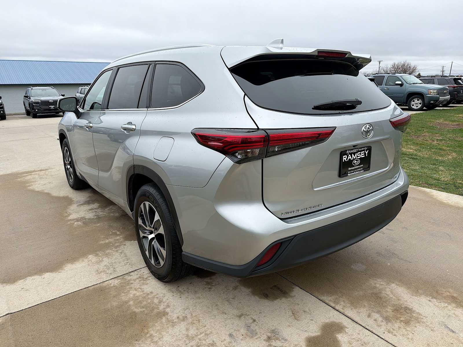 View vehicle photo 4