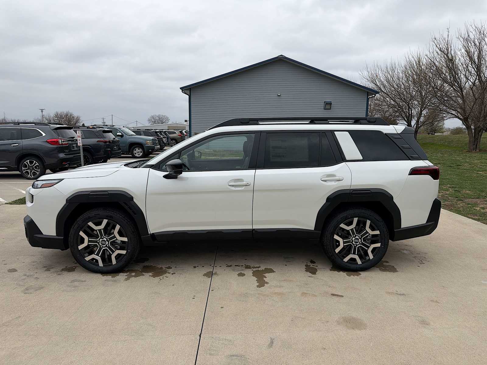 View vehicle photo 3