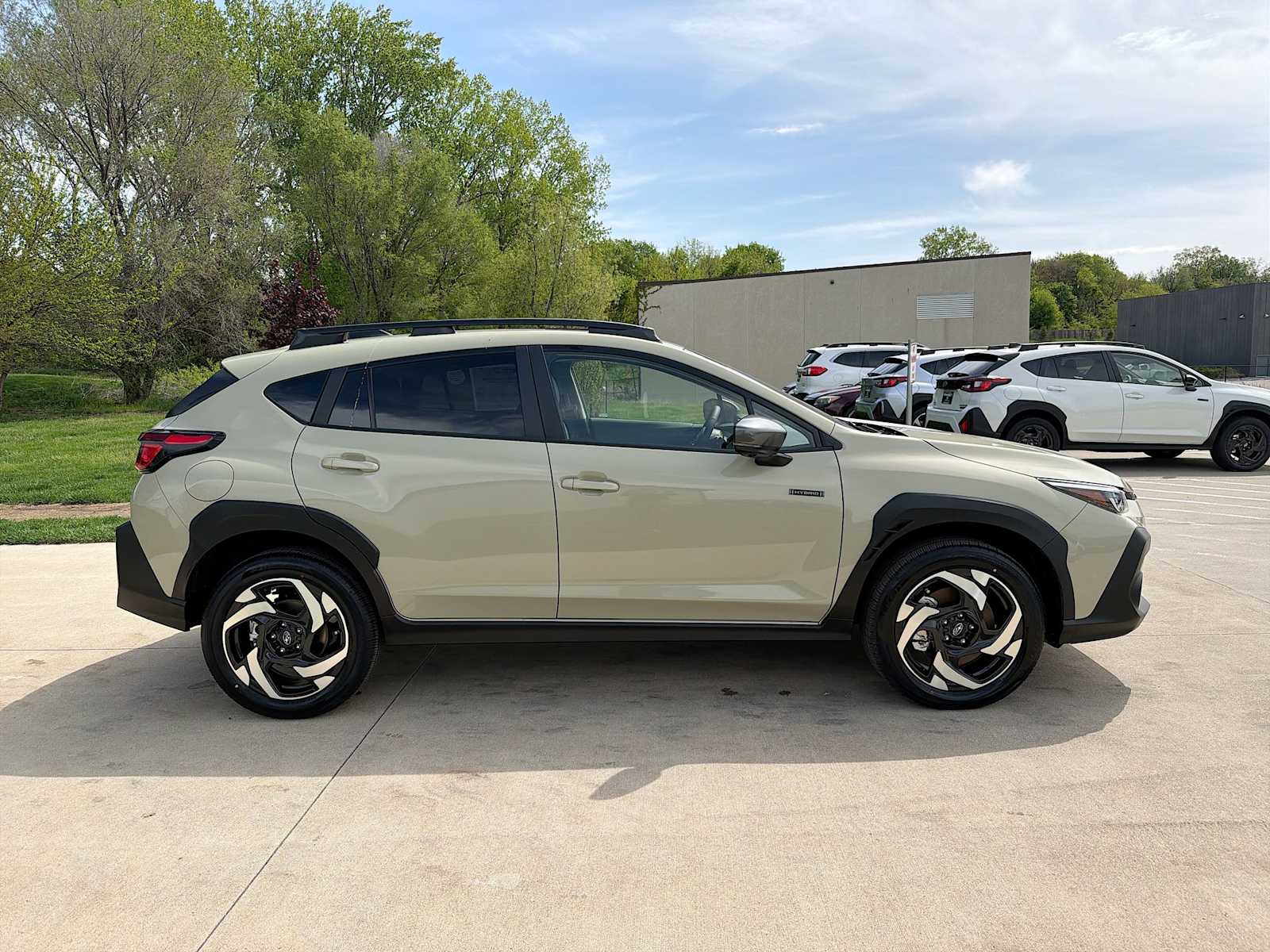 View vehicle photo 7