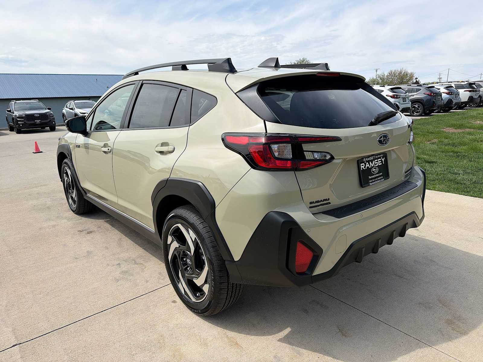 View vehicle photo 4