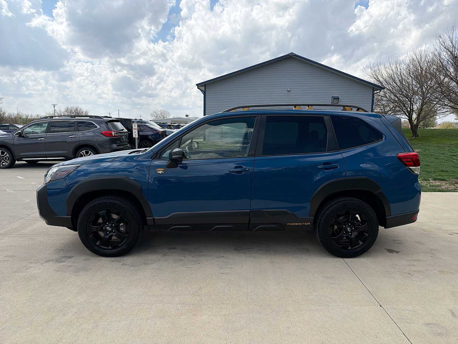 View vehicle photo 4