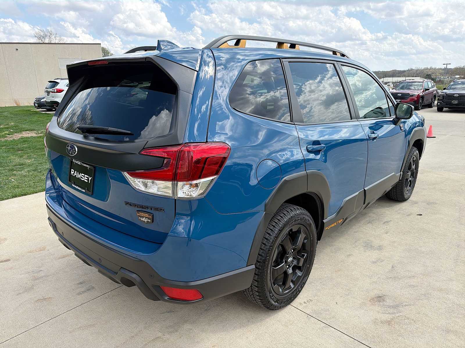 View vehicle photo 7