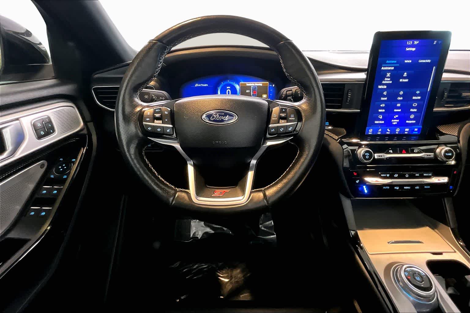 View vehicle photo 6