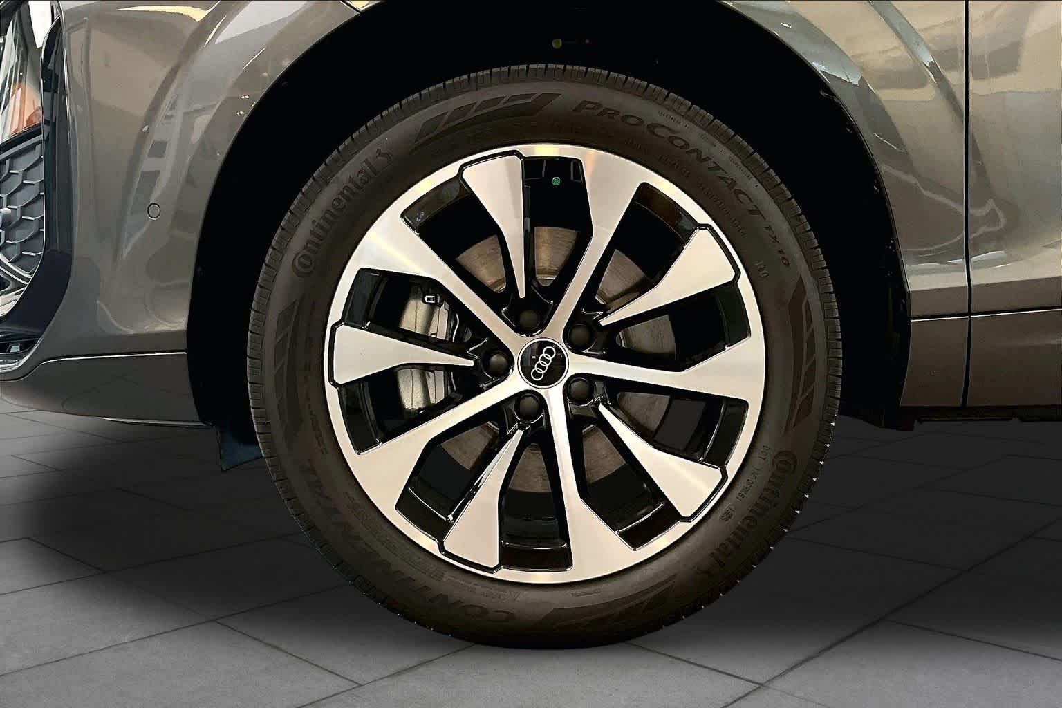 New 2026 Daytona Gray pe Audi S line image 11