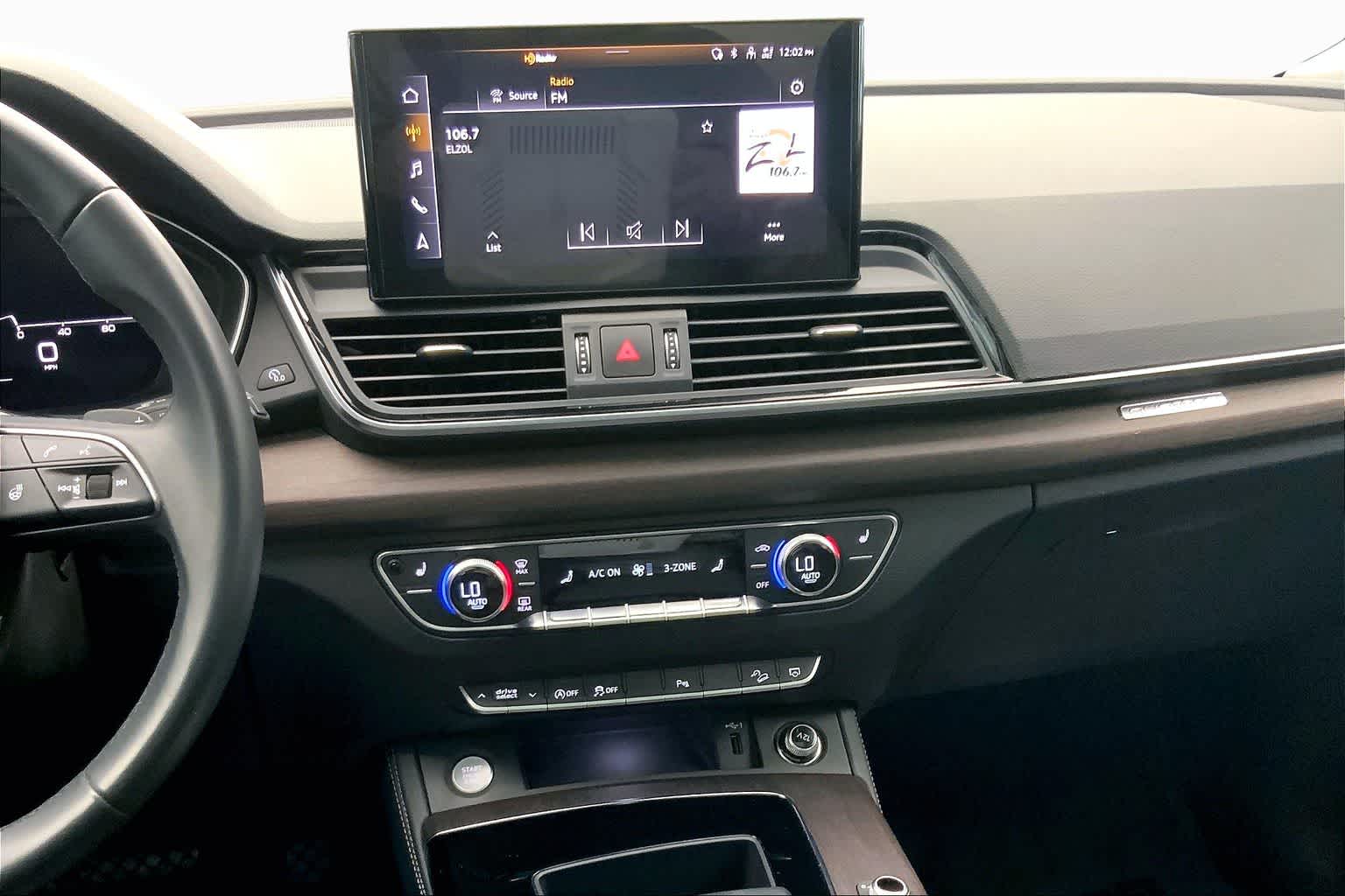 View vehicle photo 7