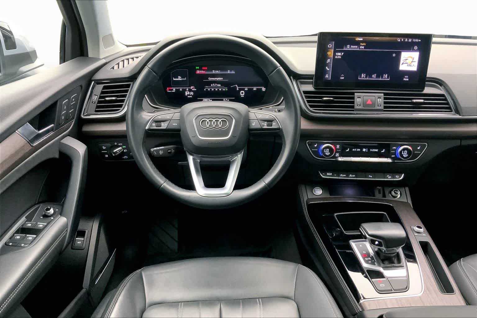 View vehicle photo 6