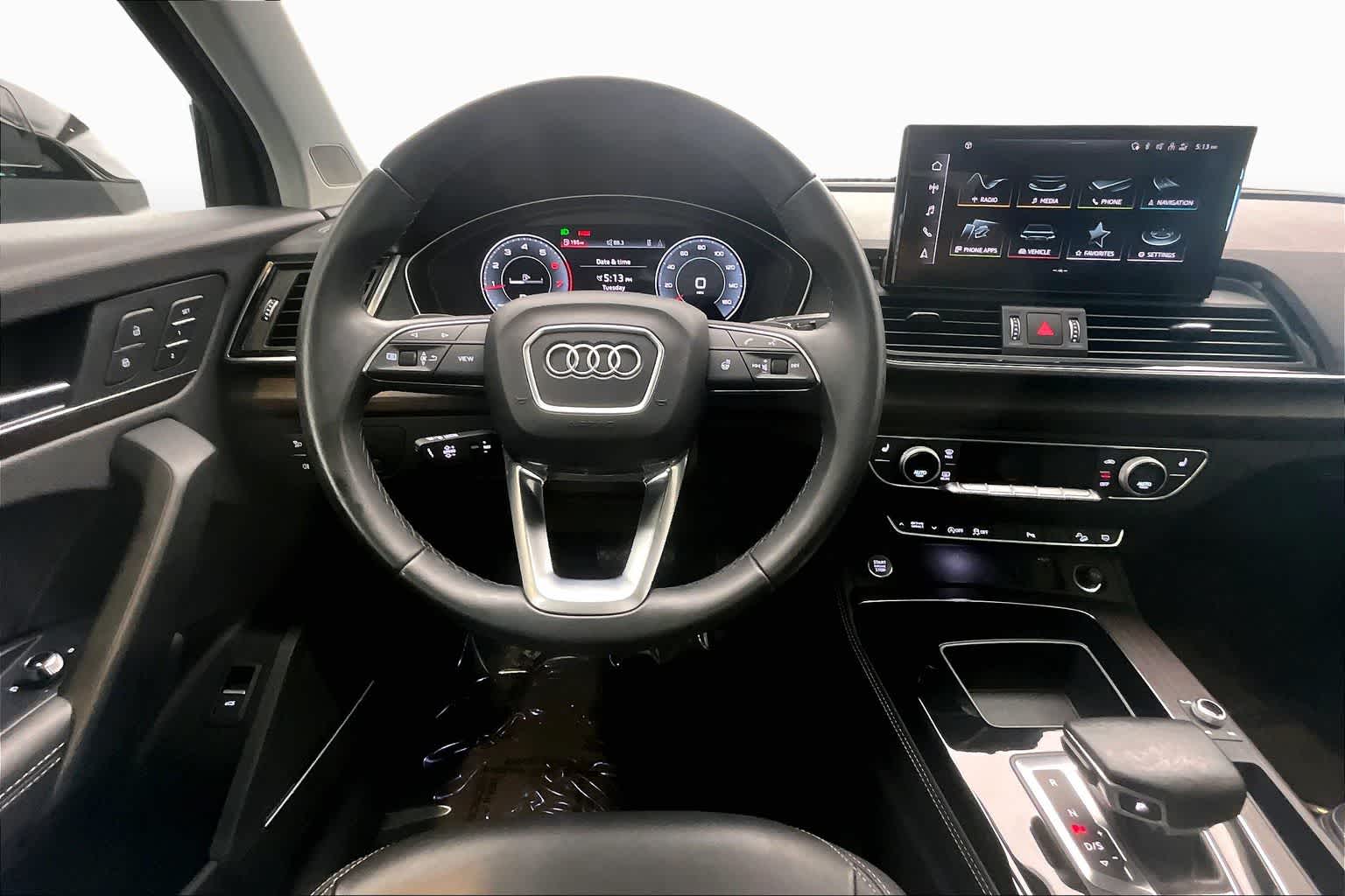 View vehicle photo 6