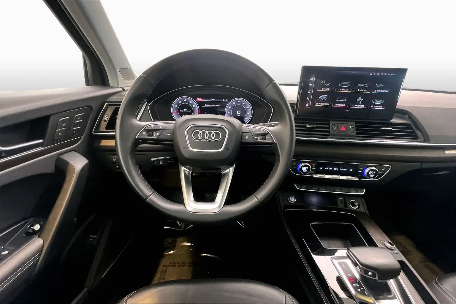View vehicle photo 7