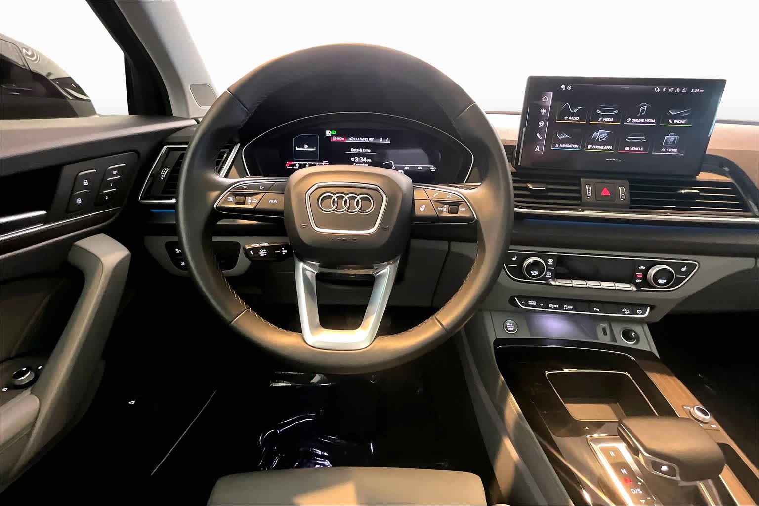 View vehicle photo 6